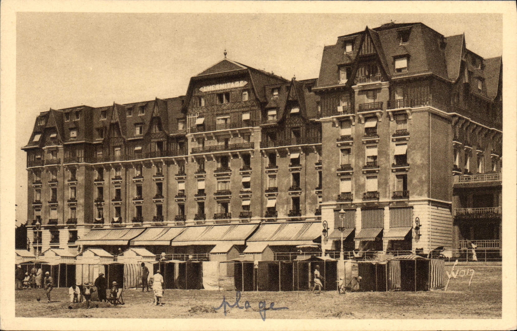 CPA La Baule Loire Interieure  L'Hermitage vu de la plage 
