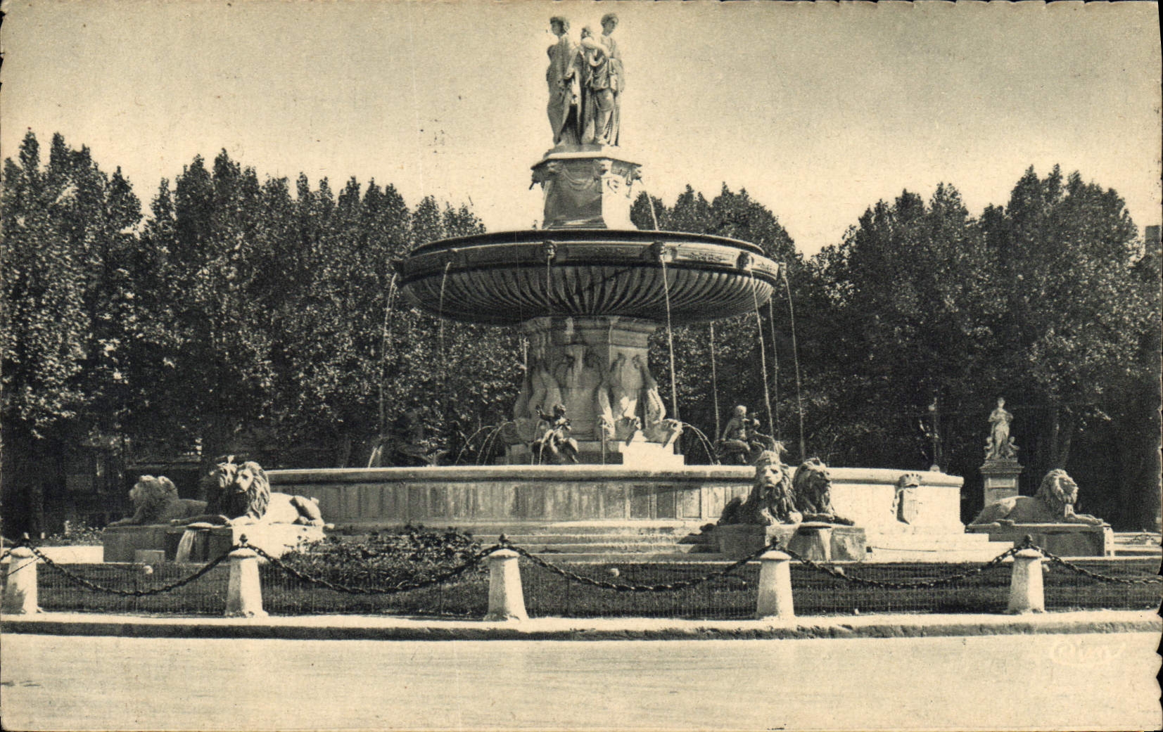 La Grande Fontaine — Place de la Rotonde — Héliogravure J. Blet
