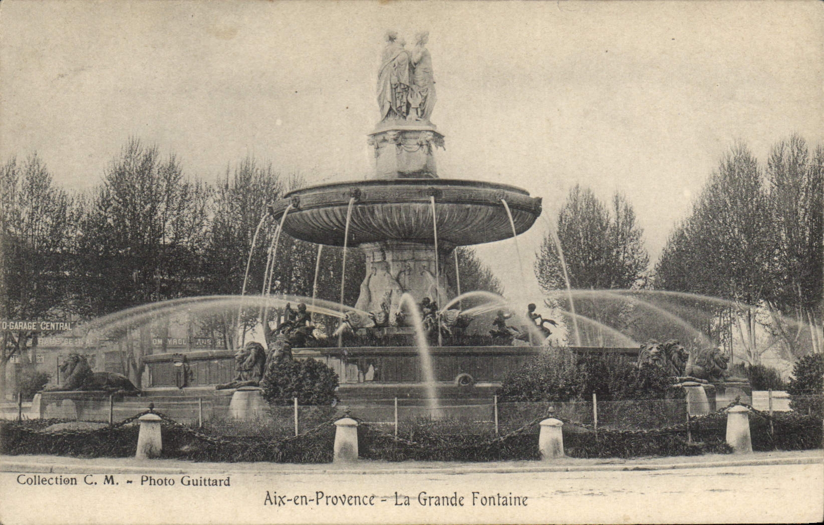 Aix-en-Provence — La Grande Fontaine — Photo Guittard