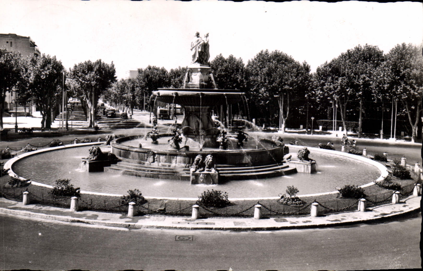 Aix-en-Provence — La Grande Fontaine sur la Ratonde (XIXe siècle) — Société Éditions de France, n° 2031