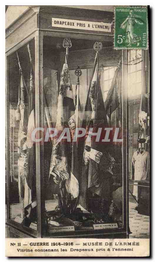 CPA Guerre 1914 1916 Musee de L'Armee Vitrine contenant les Drapeaux pris a l'ennemi 