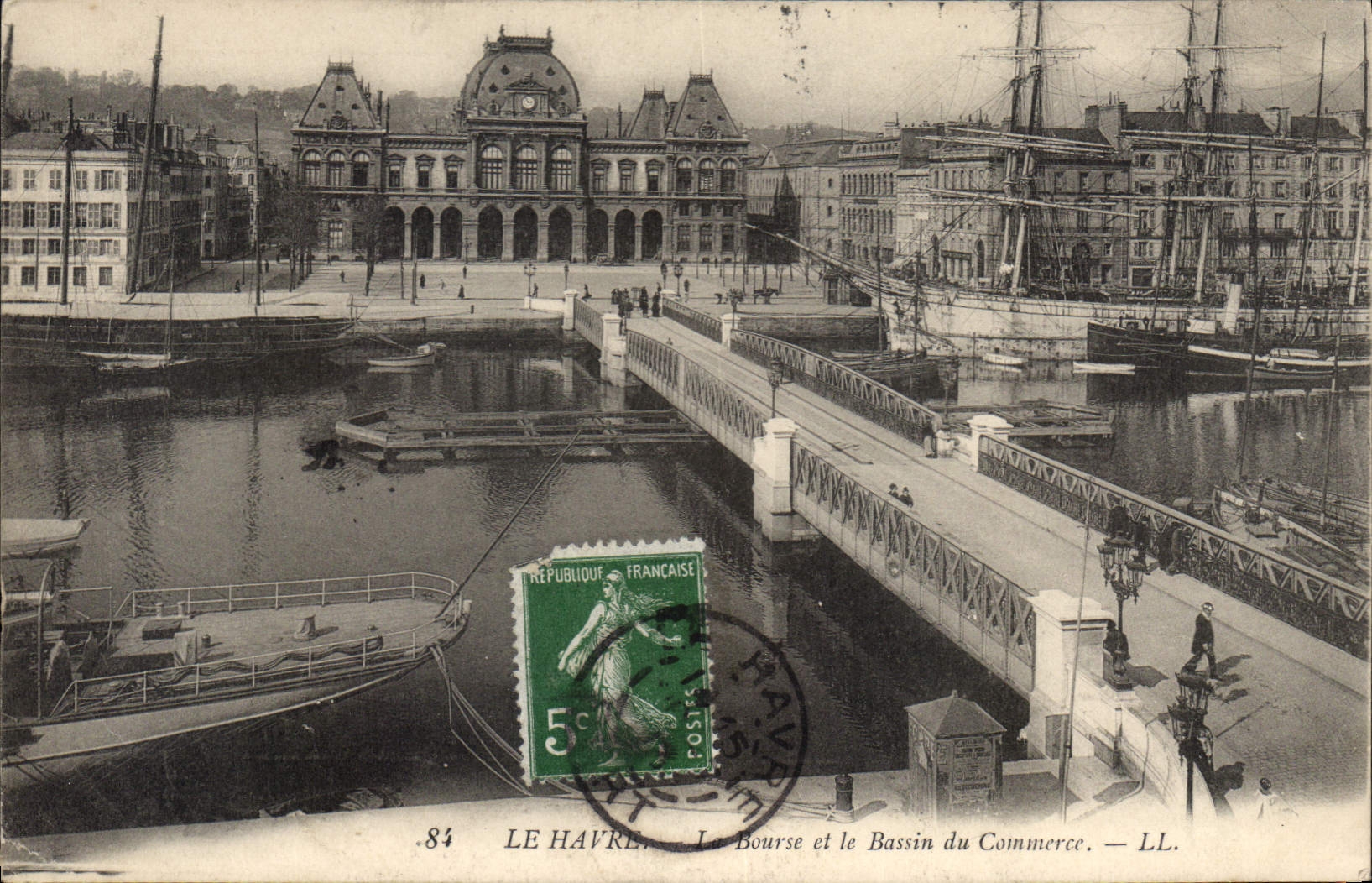 CPA Le Havre Le Bourse et le Bassin du Commerce 