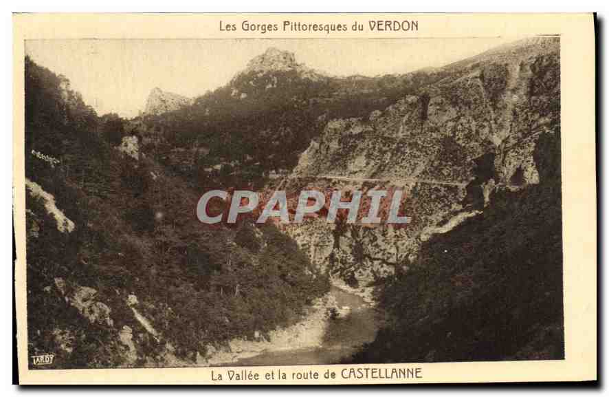 CPA Les Gorges Pittoresque du Verdon La Vallee et la route de Castellane 