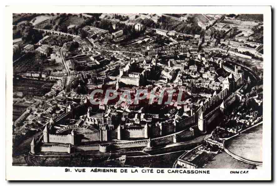 CPA Vue abrienne de la cite de Cascassonne 
