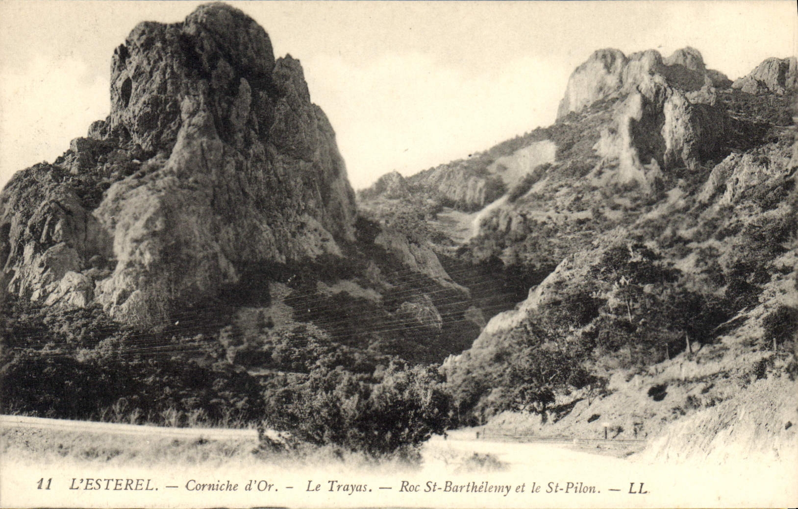 CPA L'Esterel Corniche d'Or Le Trayas Roc St Barthelemy et le St Pilon 