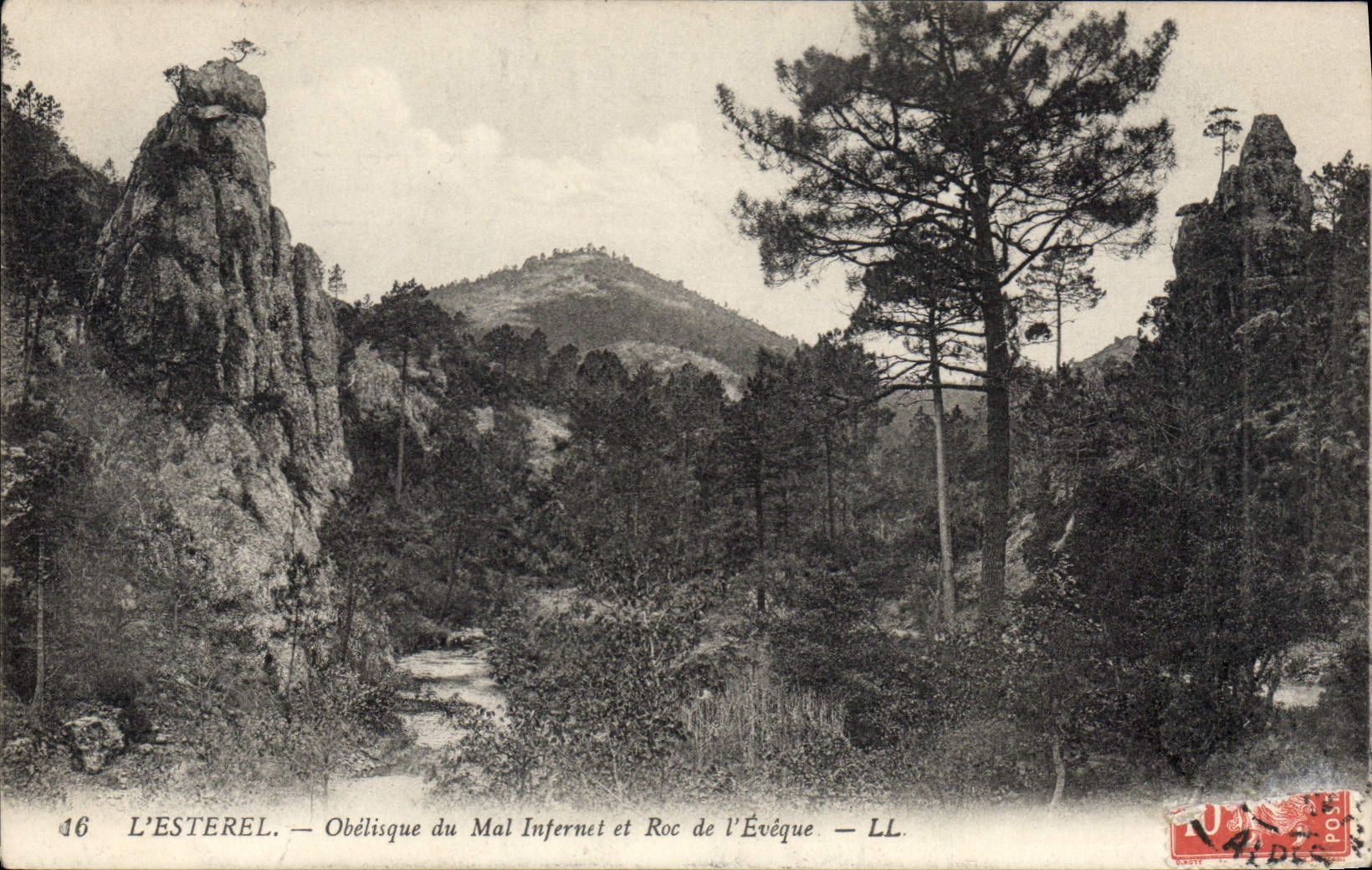 CPA L'Esterel Obelisque du Mal Infernet et Roc de l'Eveque 