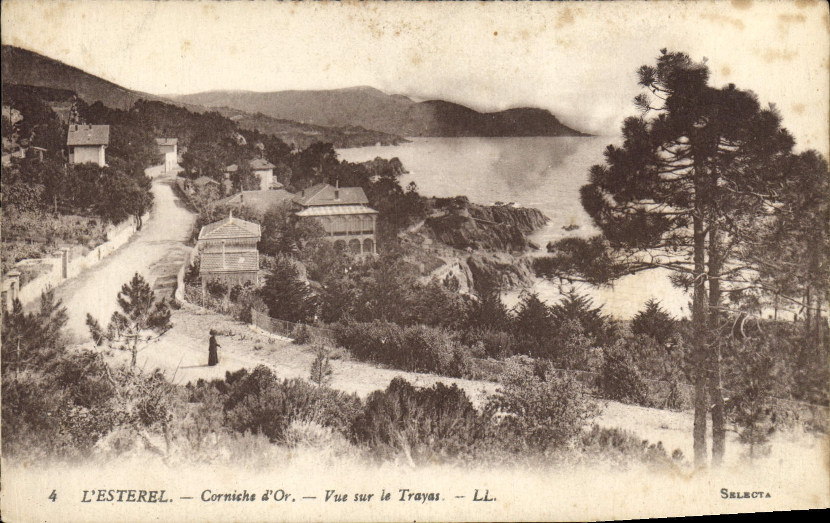 CPA L'Esterel Corniche d'Or Vue sur le Trayas 