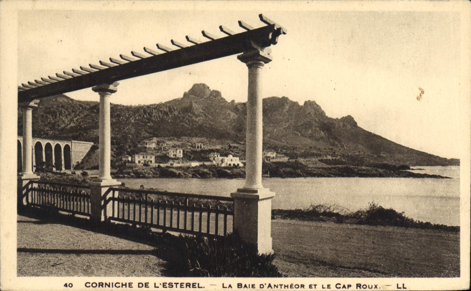 Corniche de l'Estérel — La Baie d'Anthéor et le Cap Roux — LL
