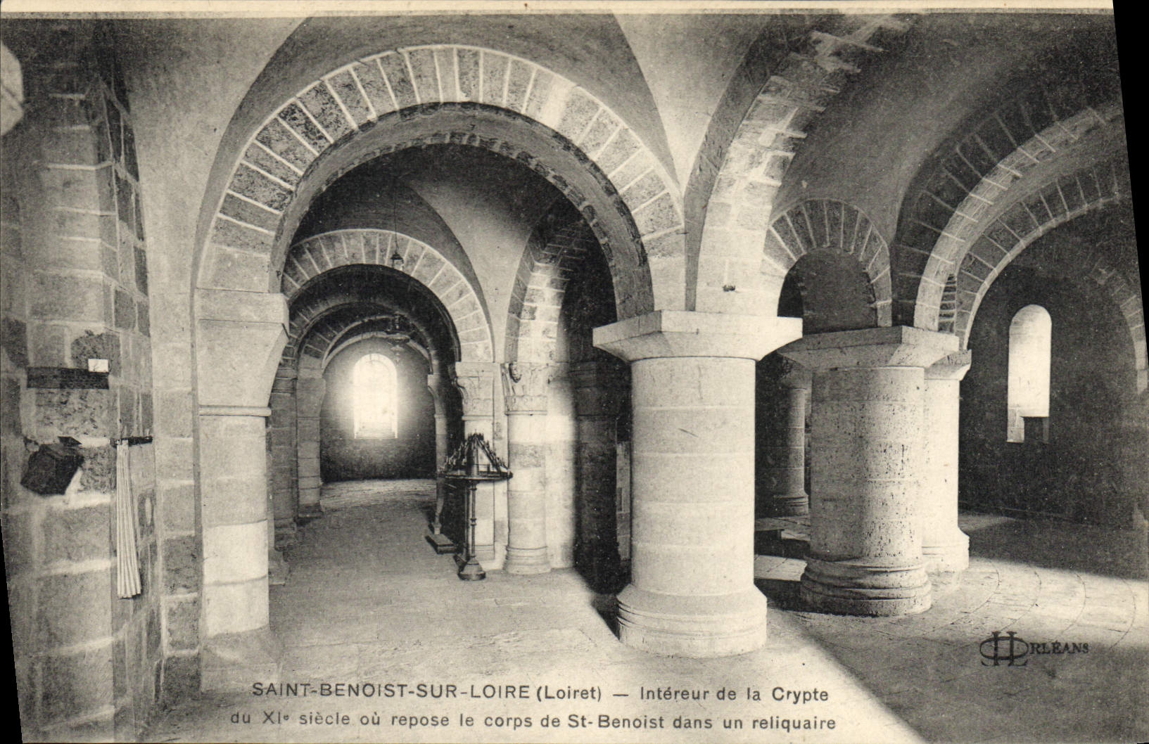 CPA Saint Benoist sur Loire Loiret Interieur de la Crypte 
