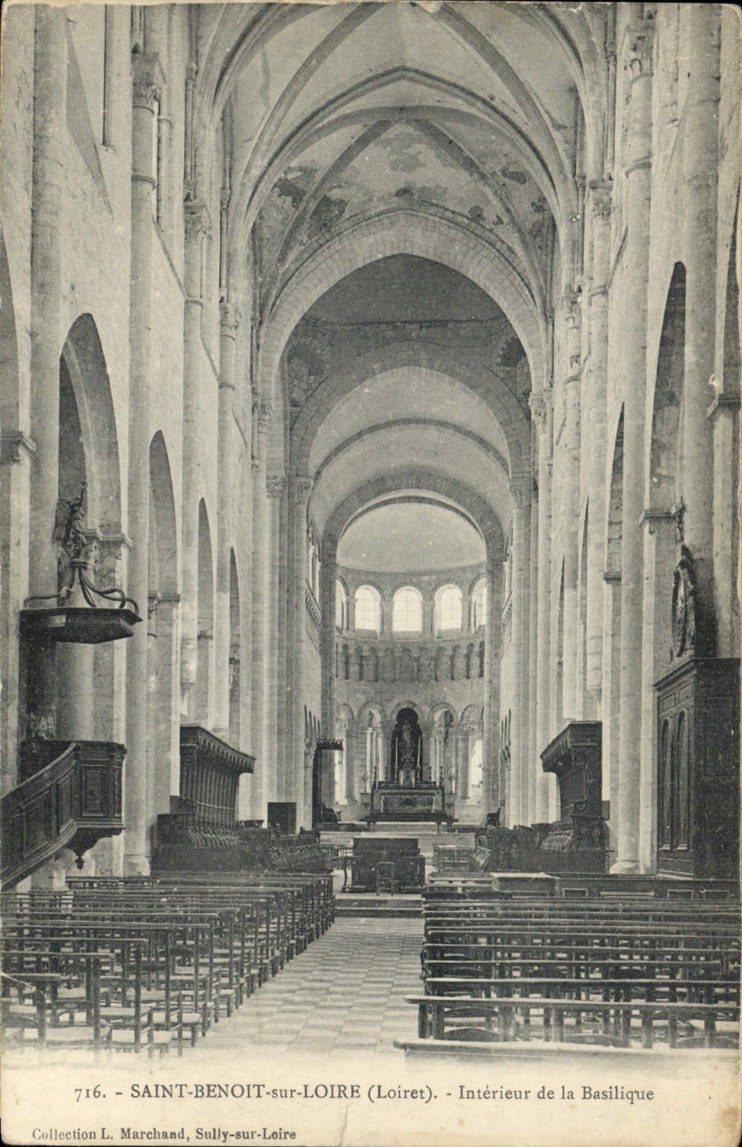 CPA Saint Benoit sur Loire Loiret Interieur de la Basilique 