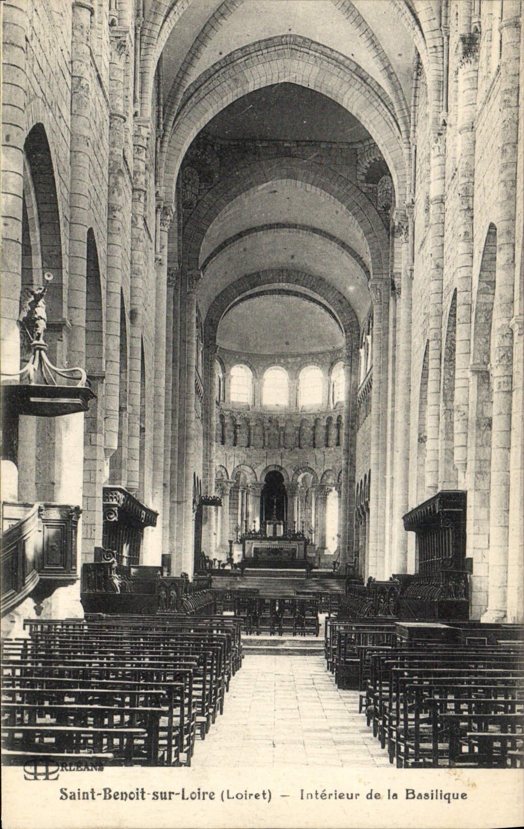 CPA Saint Benoit sur Loire Loiret Interieur de la Basilique 