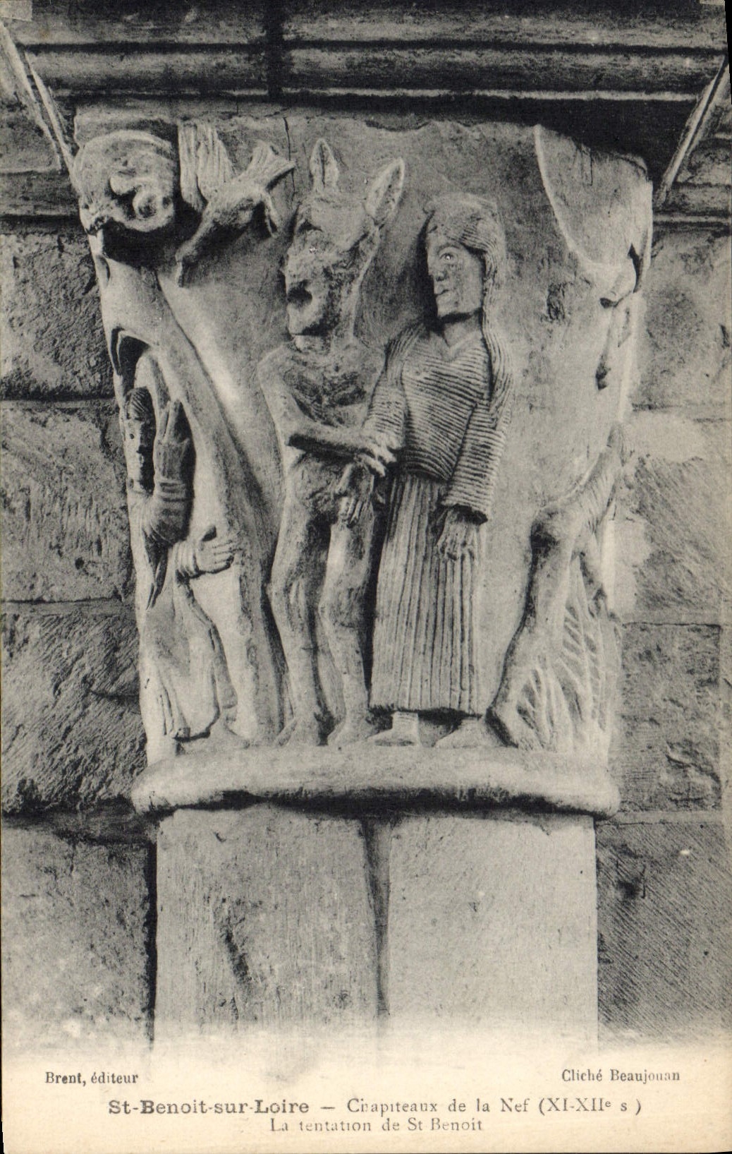 CPA St Benoit sur Loire Chapiteaux de la Nef X XII s 