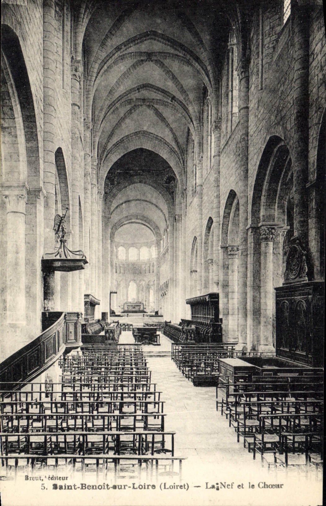 CPA Saint Benoit sur Loire Loiret La Nef et le Choeur 
