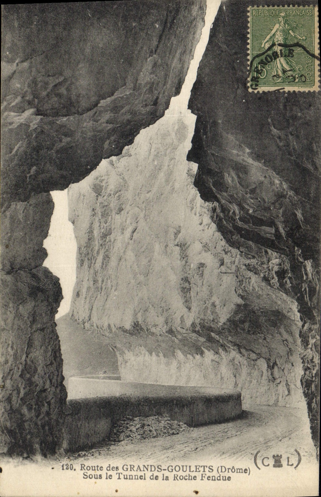 CPA Route des Grands Goulets Drome Sous le Tunnel de la Roche Fendue 