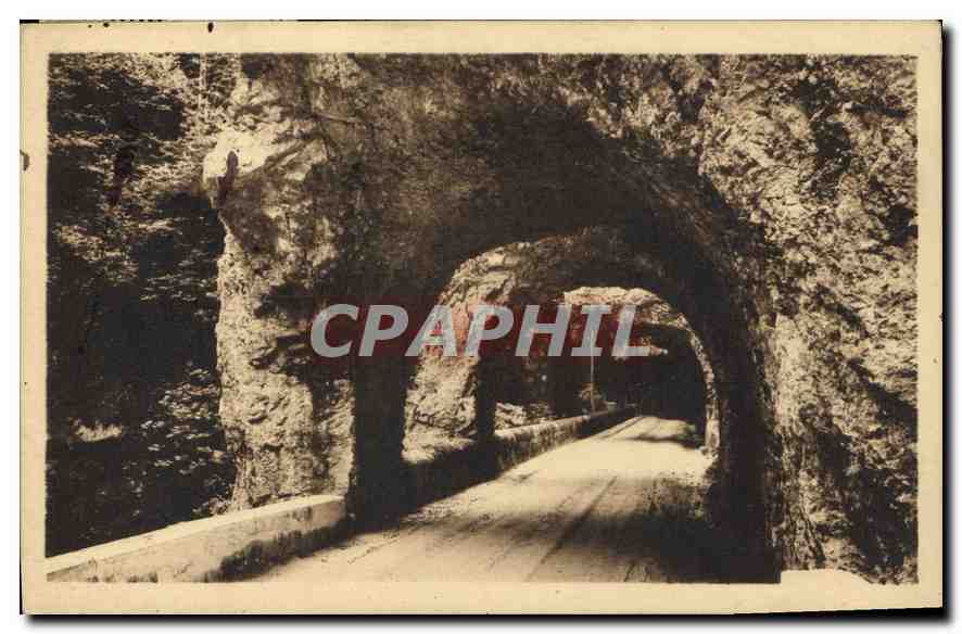 Les Grands Goulets — groupe des trois tunnels — Dauphiné, Vercors