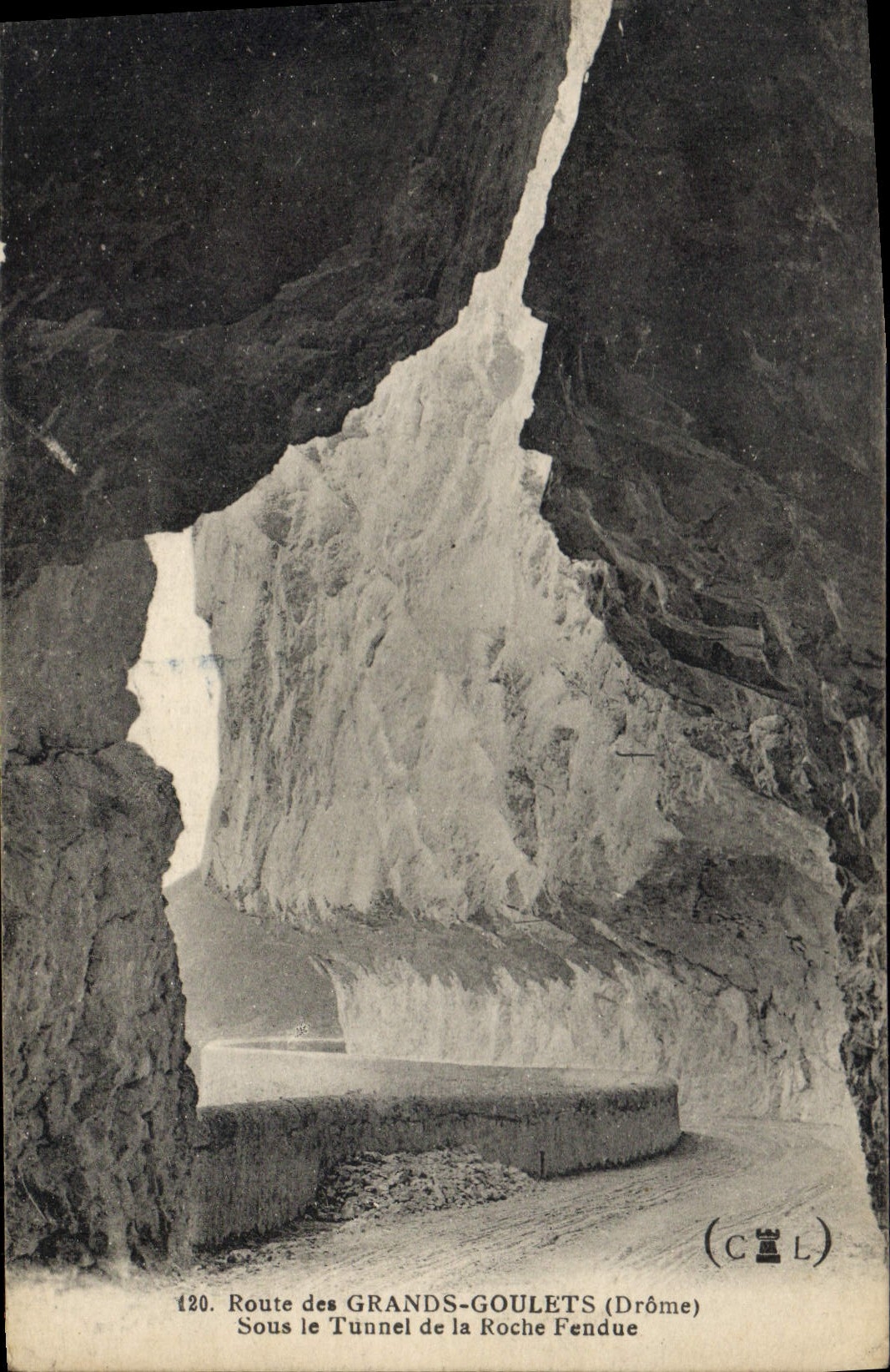 Route des Grands-Goulets — Sous le tunnel de la Roche Fendue — (CCL)