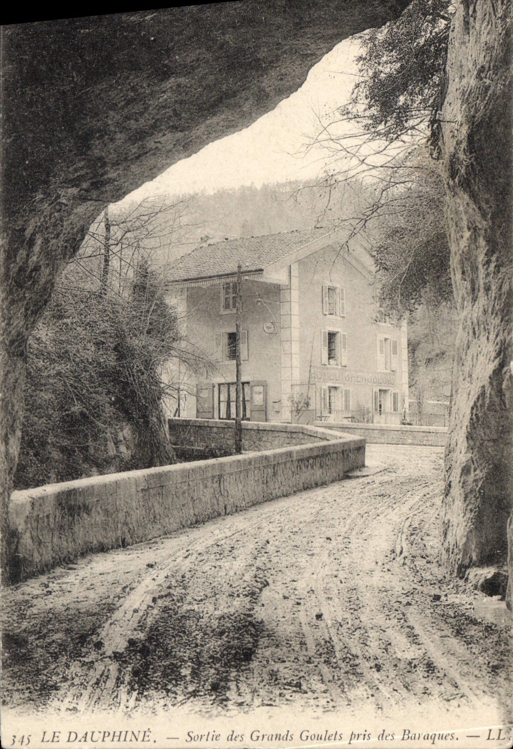 LE DAUPHINÉ — Sortie des Grands Goulets près des Baraques — LL — n° 345