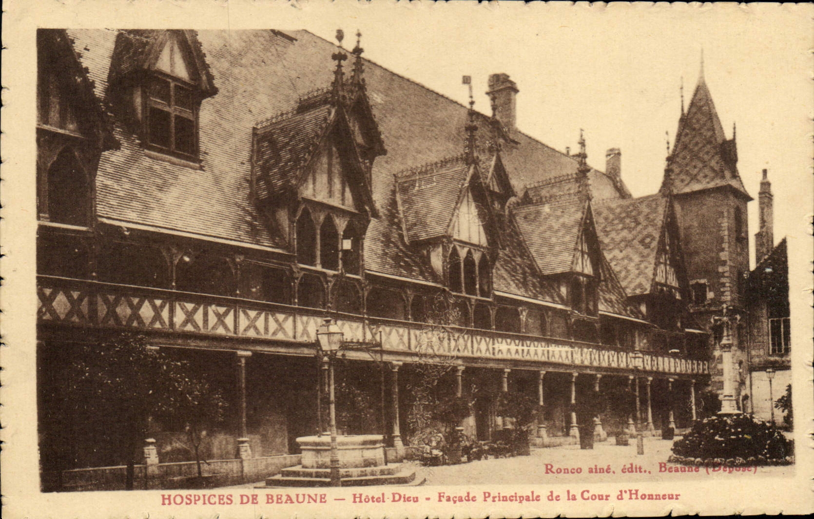 CPA Hospices de Beaune Hotel Dieu Facade Principale de la Cour d'Honneur 
