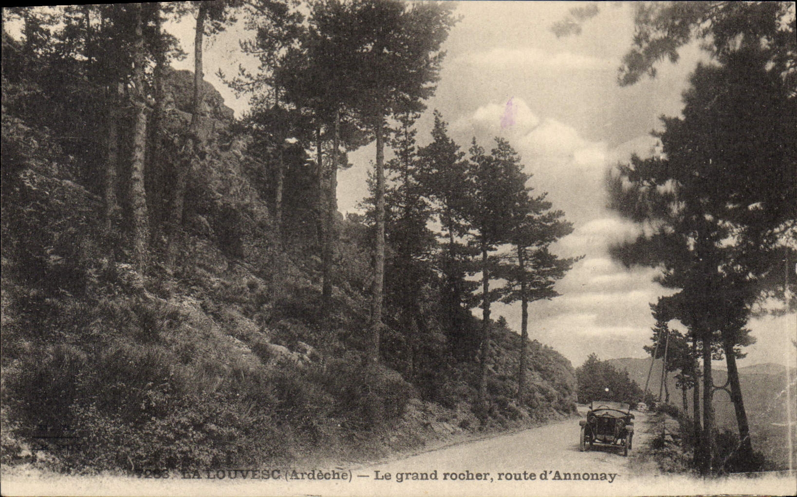 La Louvesc (Ardèche) — Le grand rocher, route d'Annonay