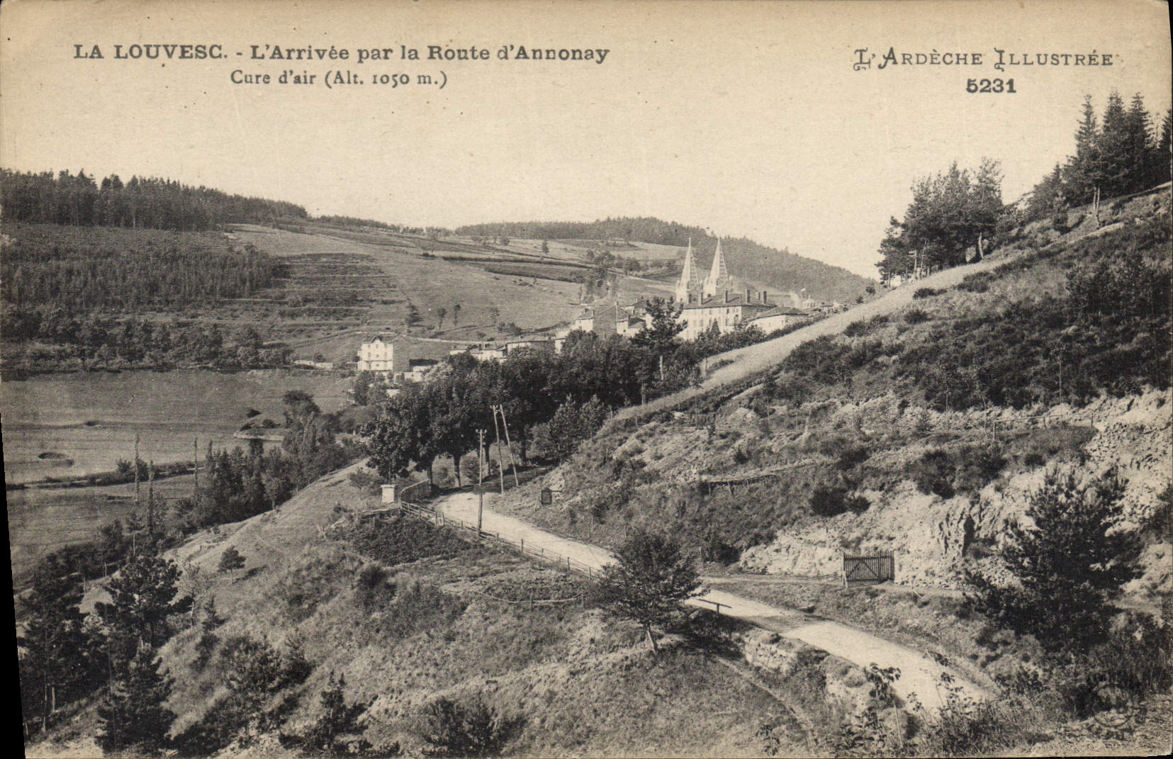 CPA La Louvesc L'Arrivee par la Route d'Annonay Cure d'air 