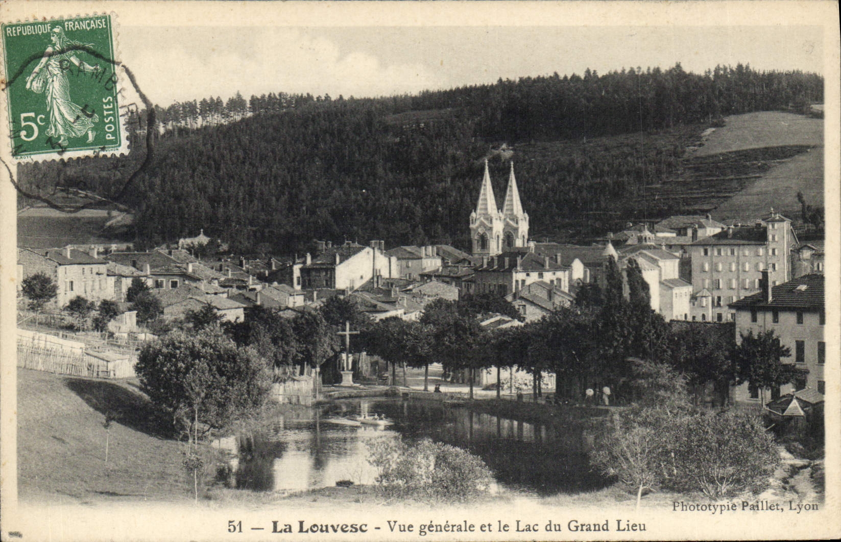 CPA La Louvesc Vue generale et le Lac du Grand Lieu 