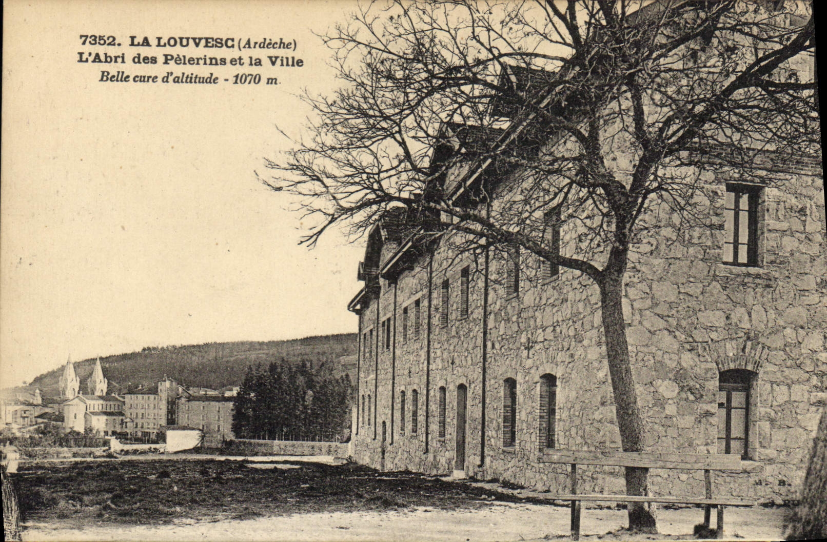 La Louvesc (Ardèche) — L'Abri des Pèlerins et la Ville — Belle cure d'altitude - 1070 m.