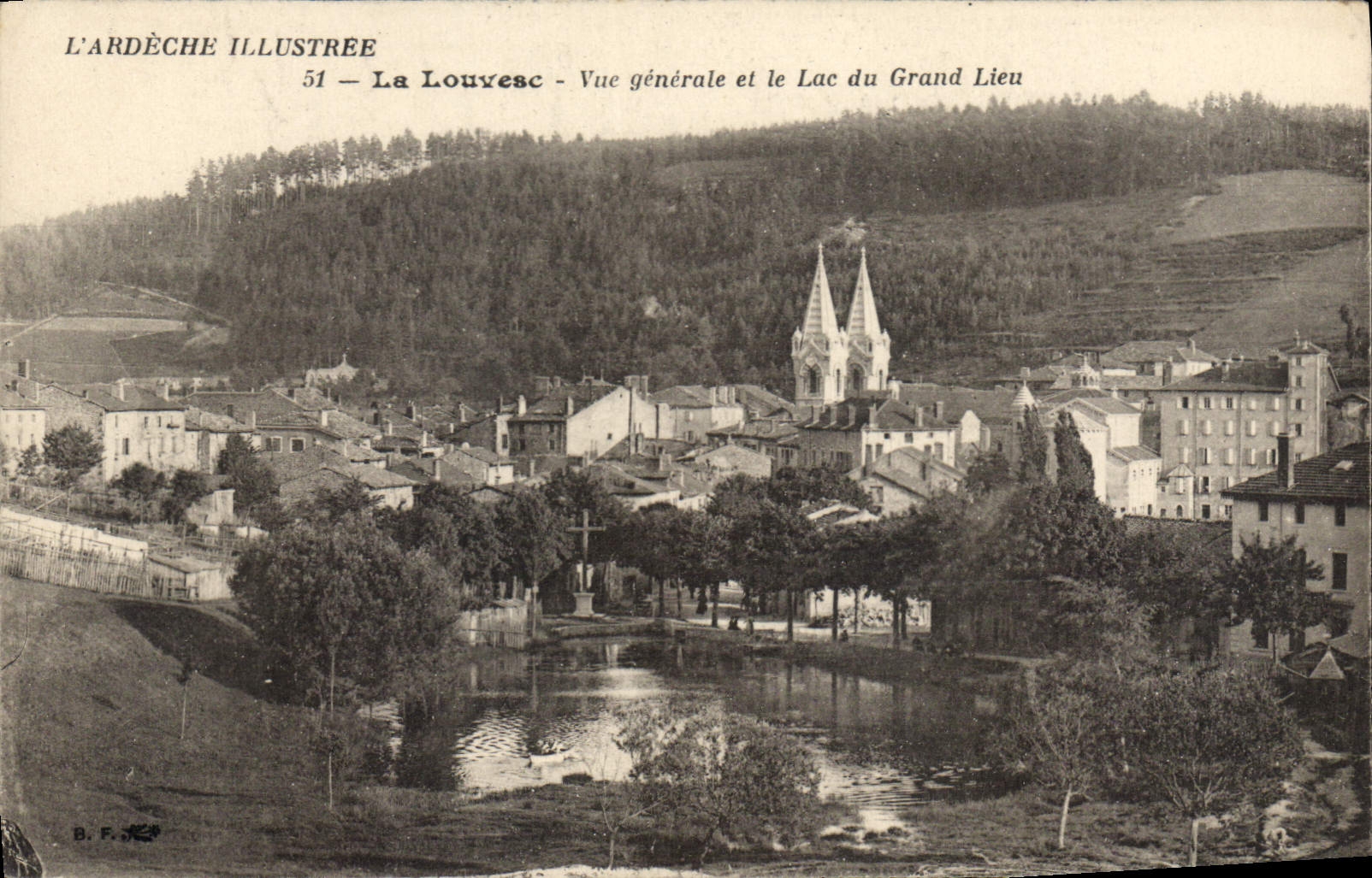 La Louvesc — Vue générale et le Lac du Grand Lieu — L'ARDÈCHE ILLUSTRÉE n°51