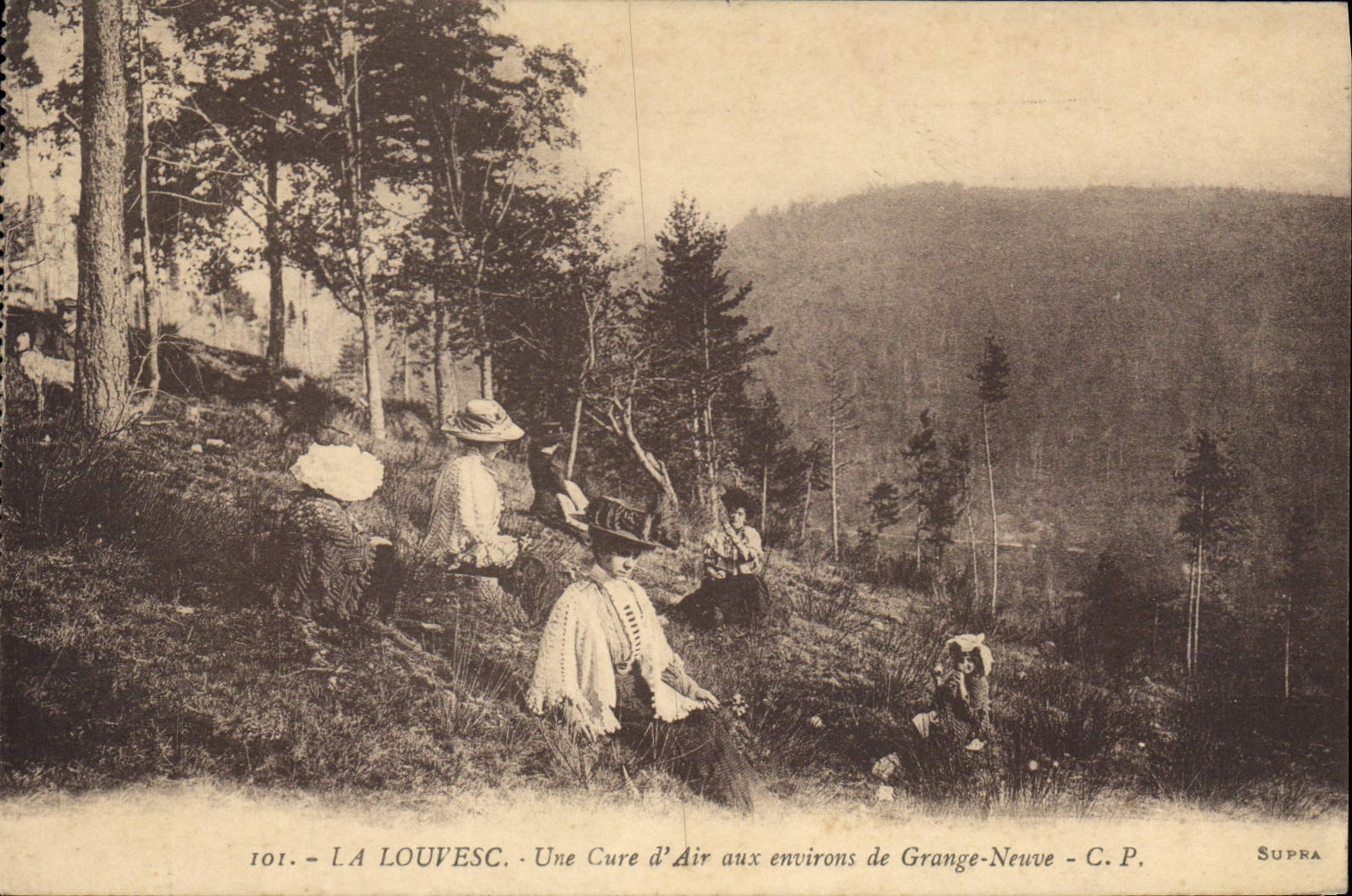 CPA La Louvesc Une Cure d'Air aux environs de Grange Neuve C P 