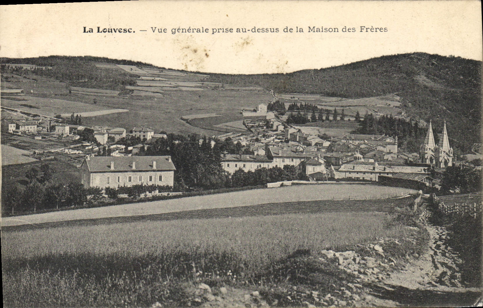 CPA La Louvesc Vue generale prise au dessus de la Maison des Freres 