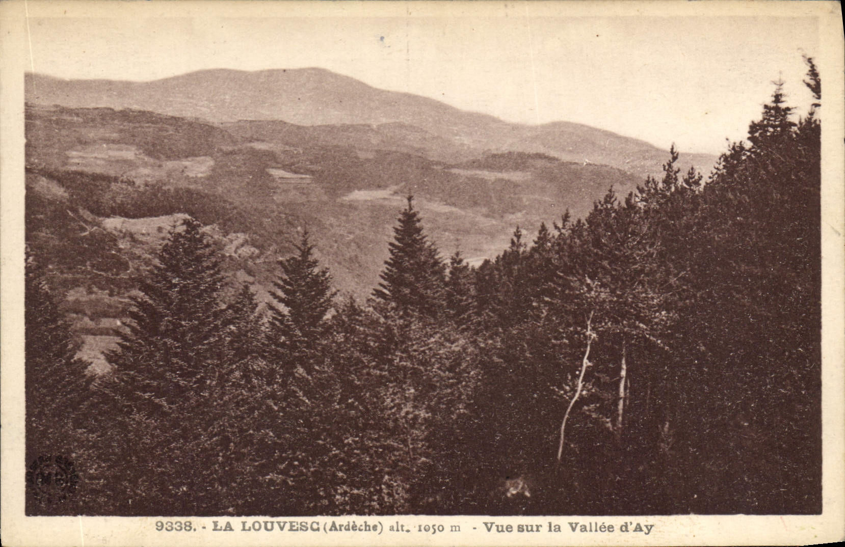 LA LOUVESC (Ardèche) alt. 1050 m — Vue sur la Vallée d'Ay — n° 9338