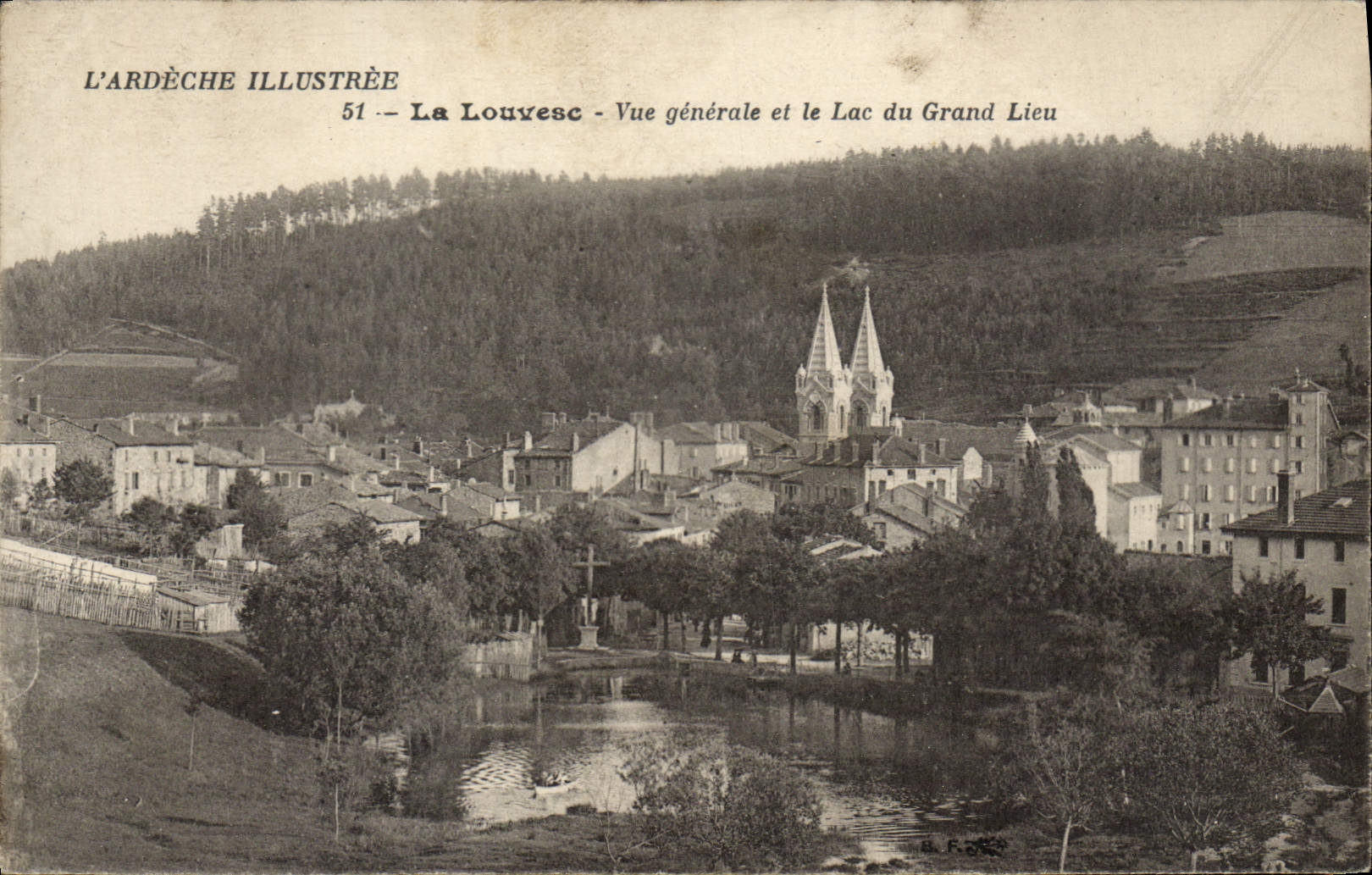 La Louvèsc - Vue générale et le Lac du Grand Lieu — L'ARDÈCHE ILLUSTRÉE, n°51