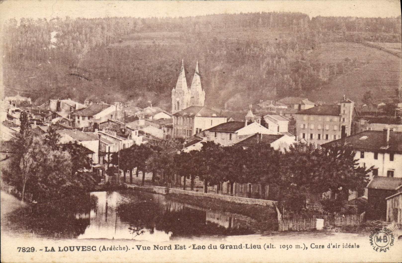 La Louvesc (Ardèche) — Vue Nord Est — Lac du Grand-Lieu (alt. 1050 m.), Cure d'air idéale — Éditions d'Art Marguerat, Le Puy