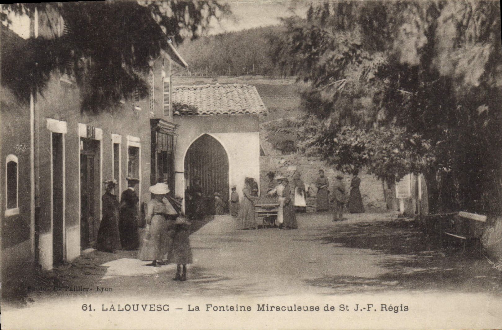 Lalouvesc — La Fontaine Miraculeuse de St J.-F. Régis — Photo C. Pâiller - Lyon, n°61