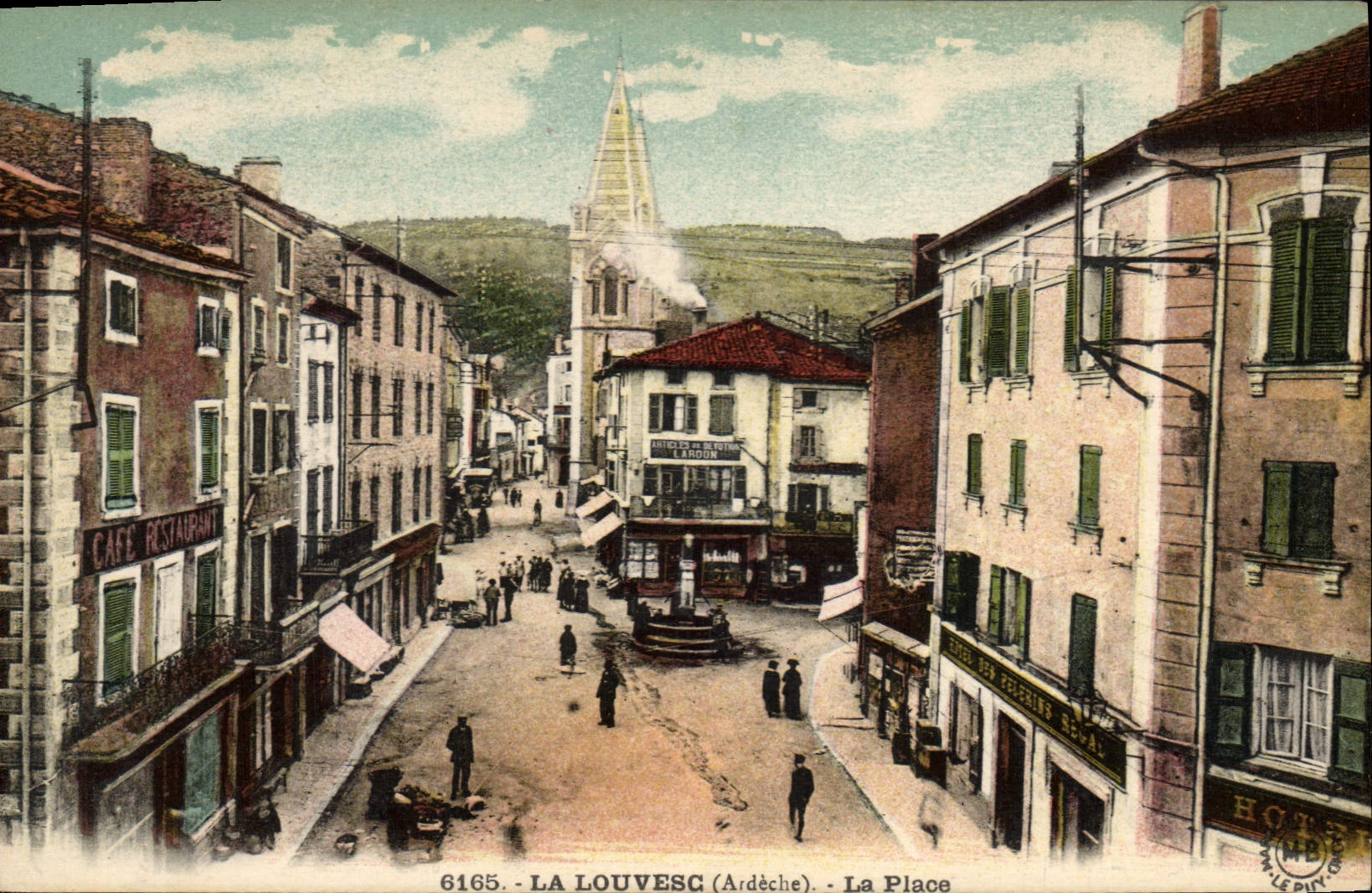 La Louvesc (Ardèche) — La Place — Éditions Marguerite Brémont, n° 6165