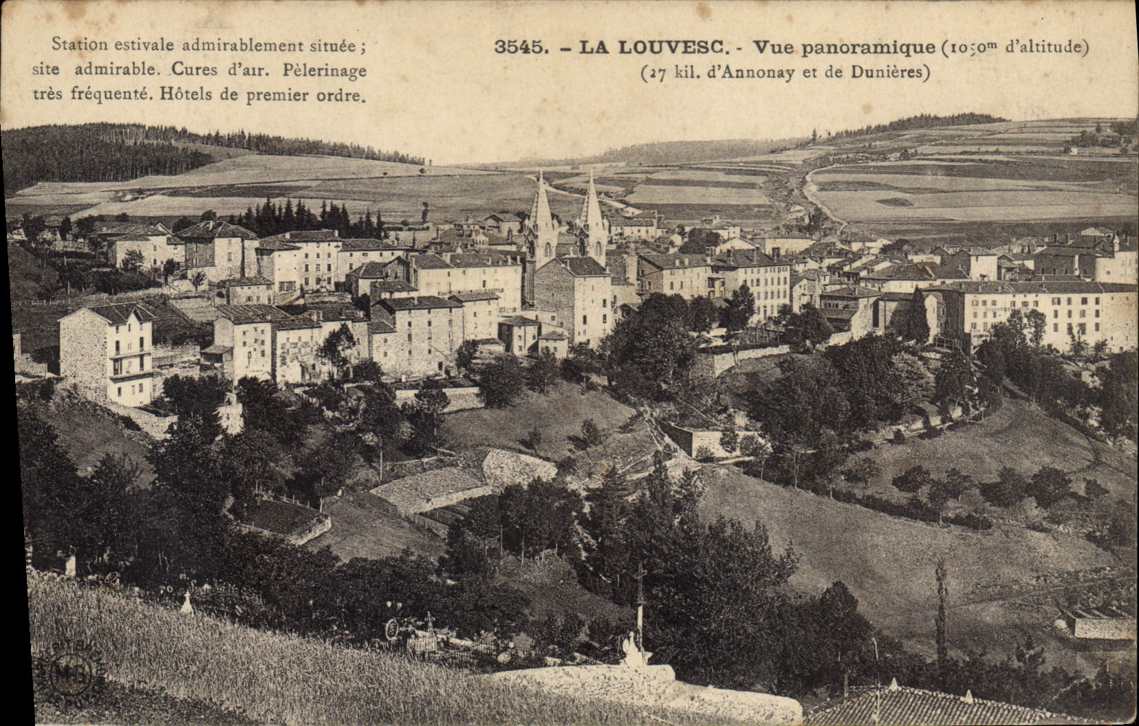 La Louvesc — Vue panoramique (1050m d'altitude) — éditeur inconnu, n° 3545