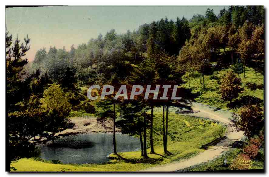 La Louvesc (Ardèche) — Etang du Val d'Or — éditeur R. W. (signé en bas à droite)