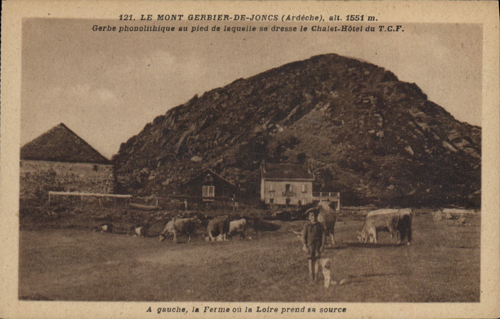 Le Mont Gerbier-de-Joncs (Ardèche), alt. 1551 m. — Gerbe phonolitique au pied de laquelle se dresse le Chalet-Hôtel du T.C.F. — Édition artistique Lac d'Issarlès (Ardèche)