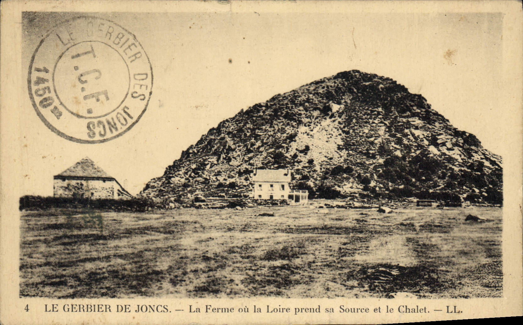 CPA Le Gerbier des Joncs La Ferme ou la Loire prend sa Source et le Chalet