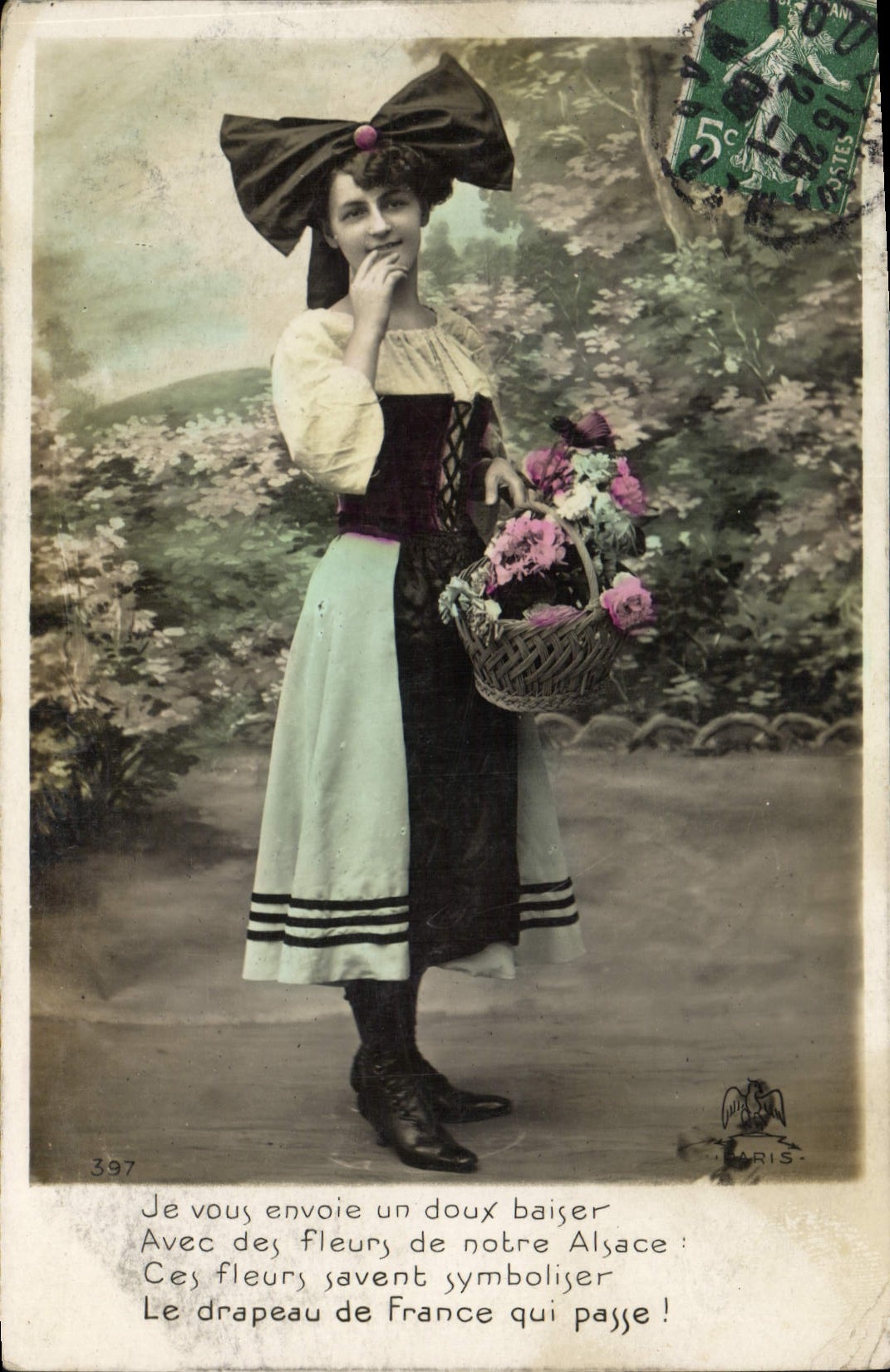 CPA Je Vous envoie un doux baiser avec des Fleurs de Notre Alsace ces fleurs savent symoliser le Dra