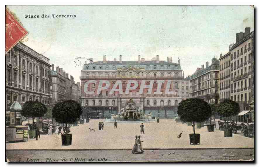 CPA Lyon Place des Terreaux Place de L'Hotel de Ville