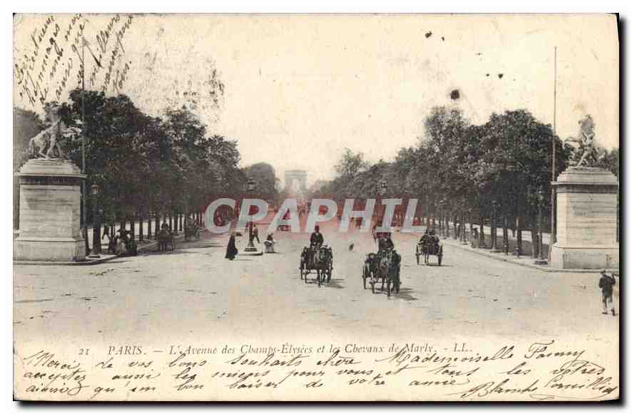 CPA Paris L'Avenue des Champs Elysees et les Chevaux de Marly