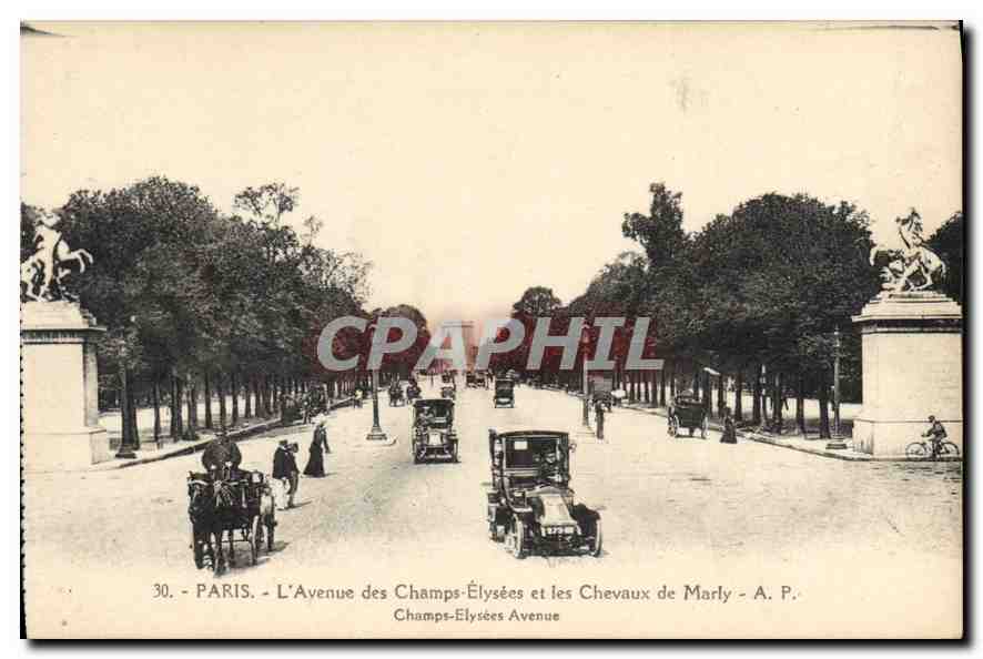 CPA Paris L'Avenue des Champs Elysees et Les Chevaux de Marly