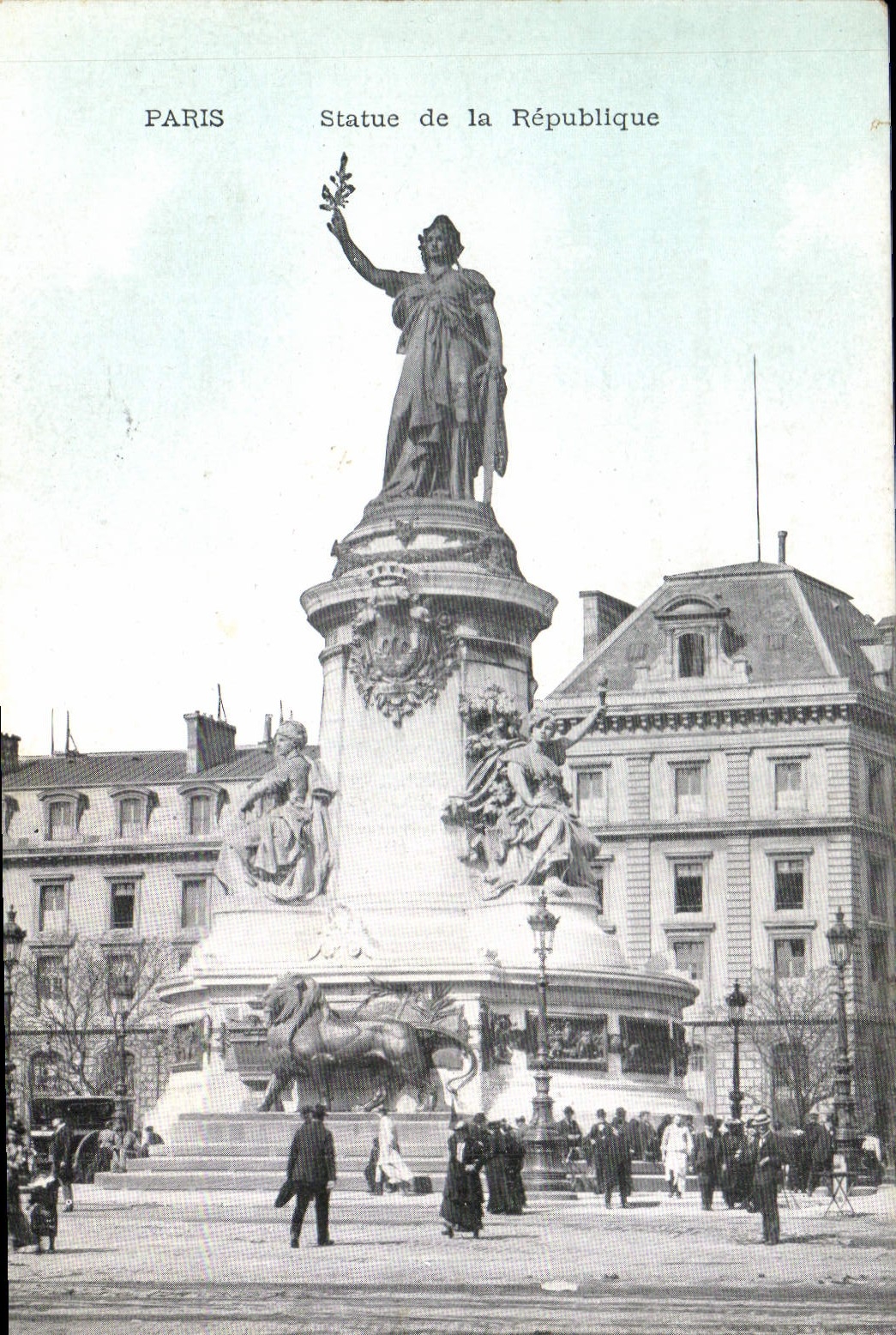CPA Paris Statue de la Republique