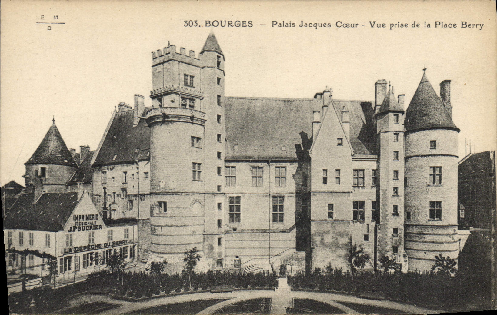 CPA Bourges Palais Jacques Coeur Vue pise de la Place Berry