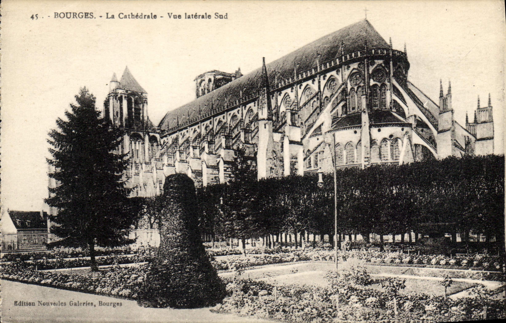 CPA Bourges La Cathedrale Vue laterale Sud