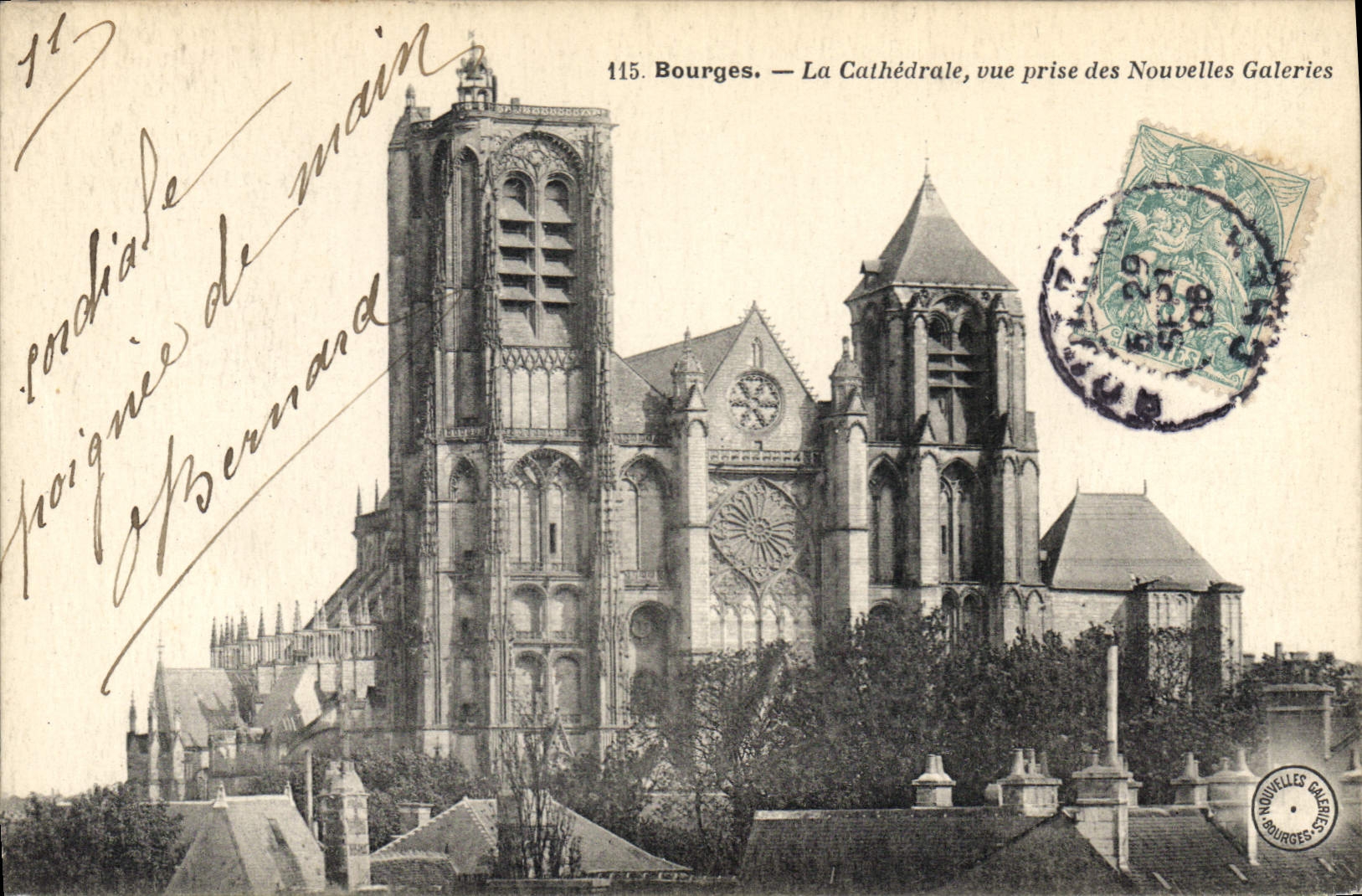 CPA Bourges La Cathedrale vue prise des Nouvelles Galeries