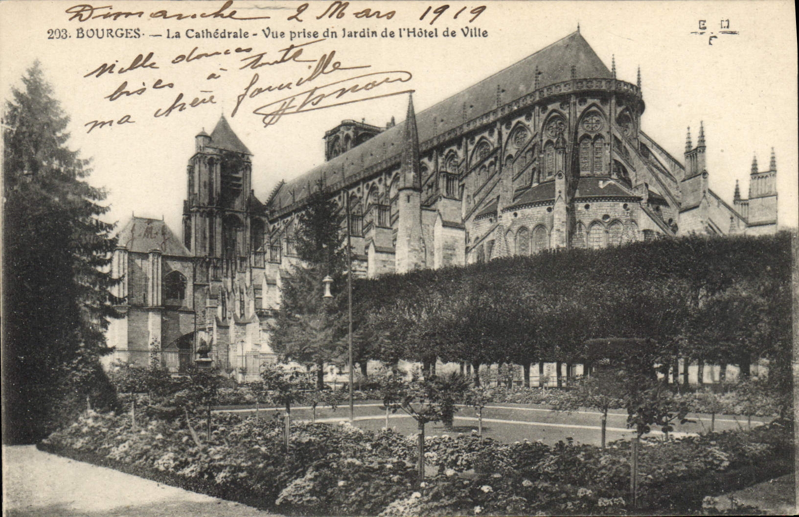 CPA Bourges La Cathedrale vue prise du Jardain de l'Hotel de Ville