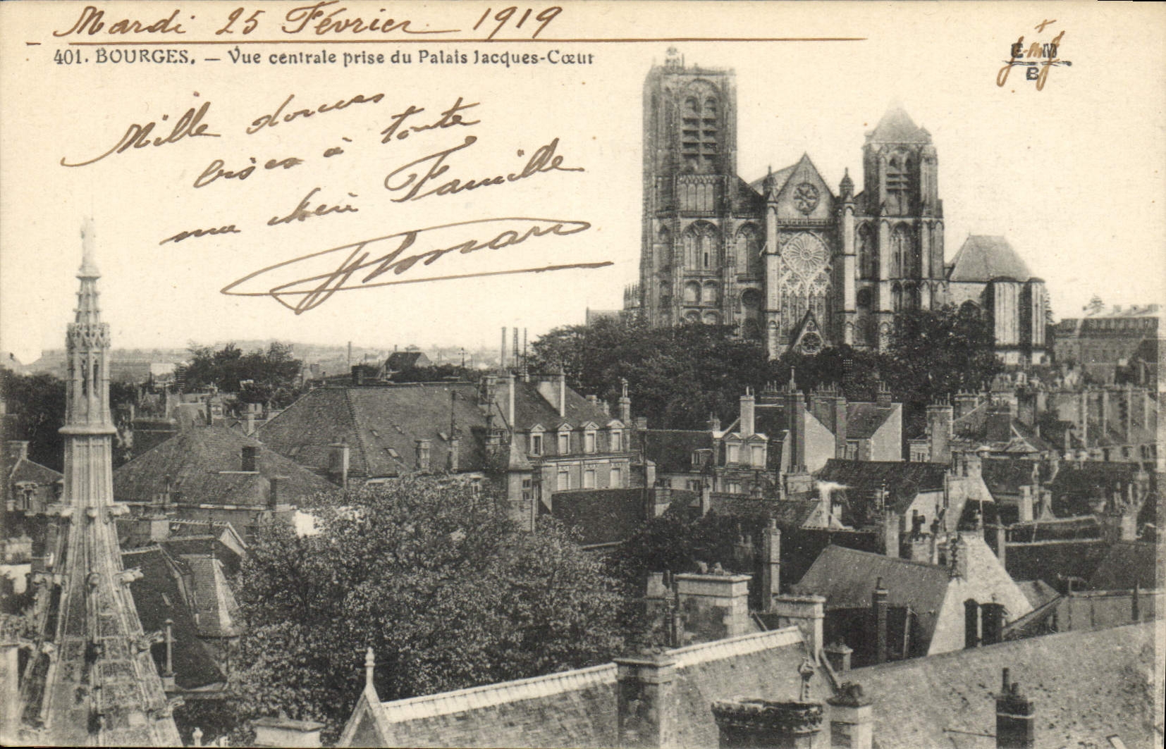 CPA Bourges Vue centrale prise du Palais Jacques Coeur