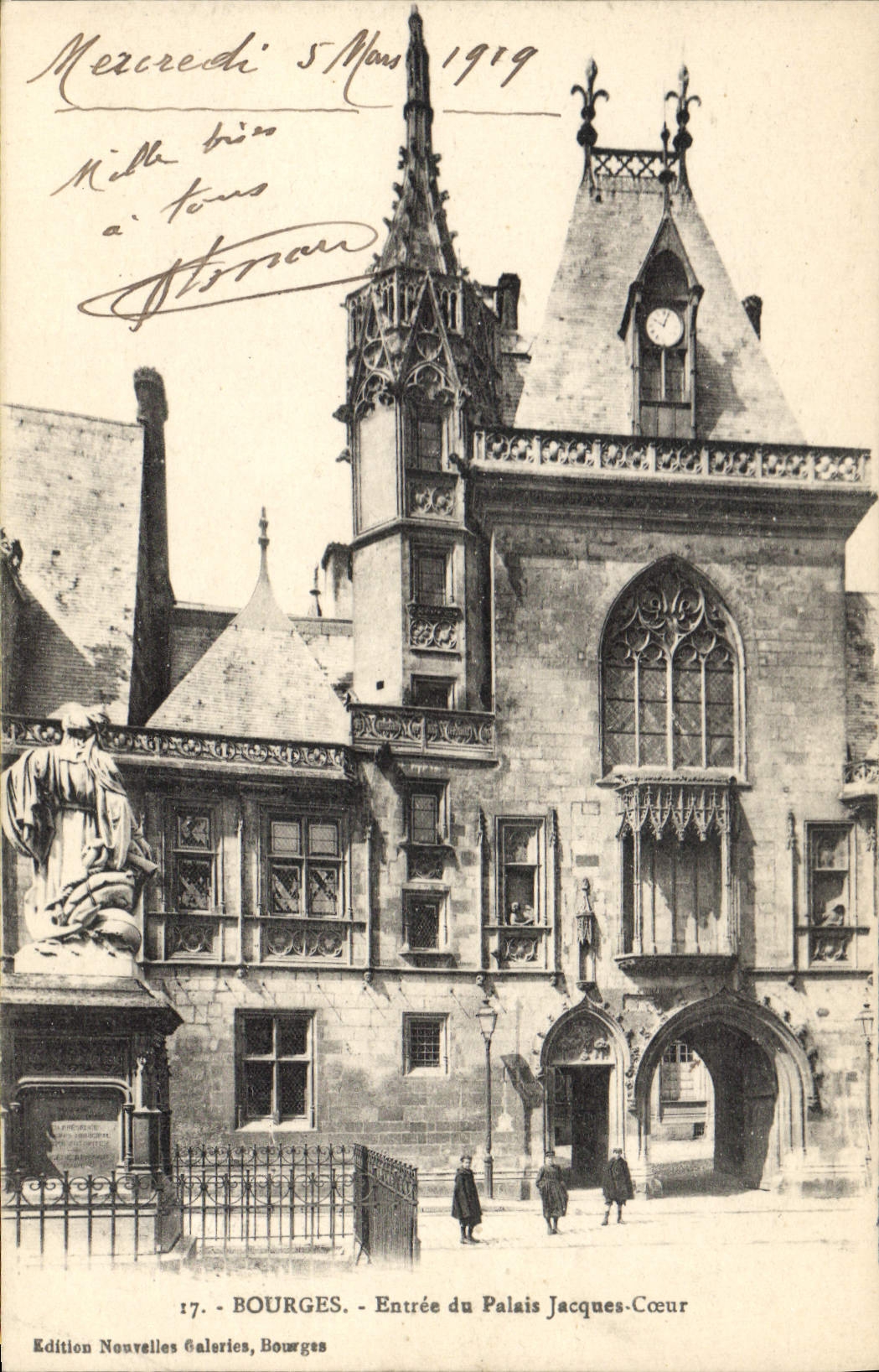 Bourges — Entrée du Palais Jacques-Cœur — Édition Nouvelles Galeries, Bourges
