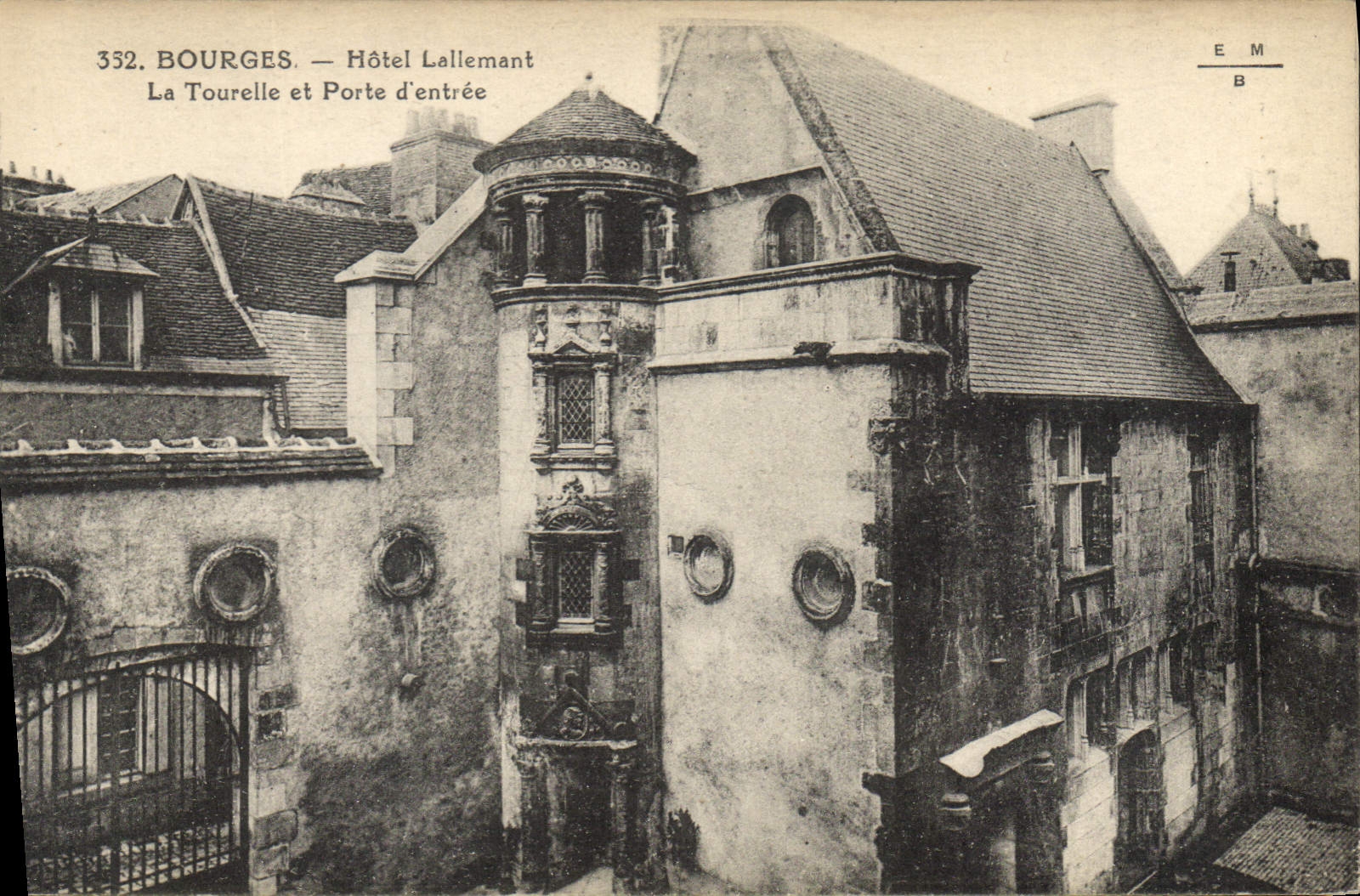 Bourges — Hôtel Lallemant — La Tourelle et Porte d'entrée